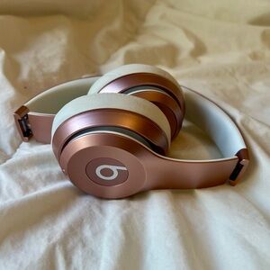 Beats Solo 2 Wireless Headphones Rose Gold | Cables Included